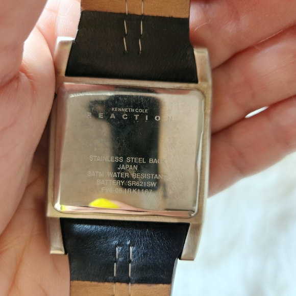 Kenneth Cole Men's Watch with Leather Strap - Picture 3 of 5